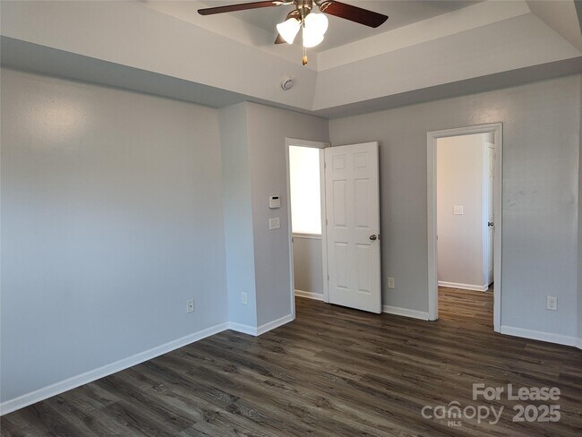 Building Photo - 3627 Pauline Ln