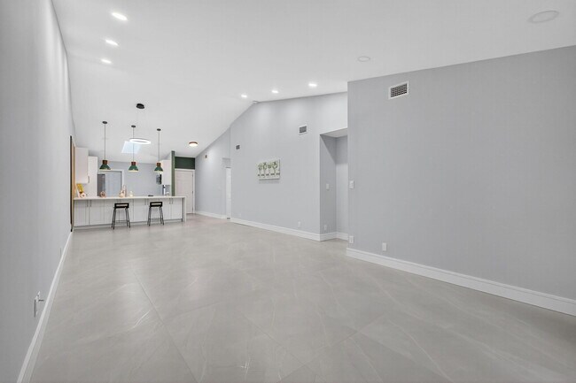 Building Photo - 10924 Roebelini Palm Ct