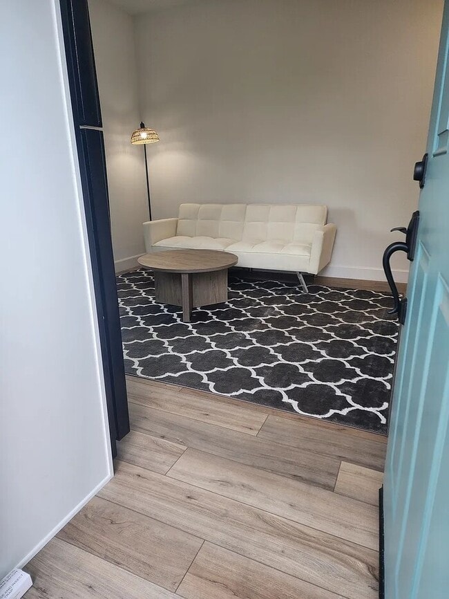 Building Photo - Bright & Cozy 1 Bed / 1 Bath Living Space in Stockton Ca