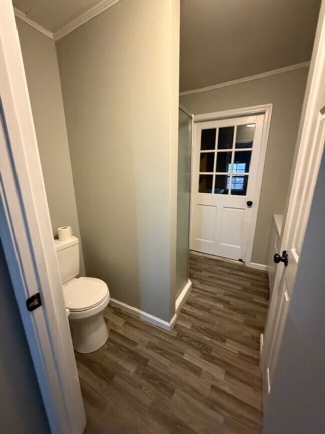 Building Photo - 4 Bedroom 2 Bath house