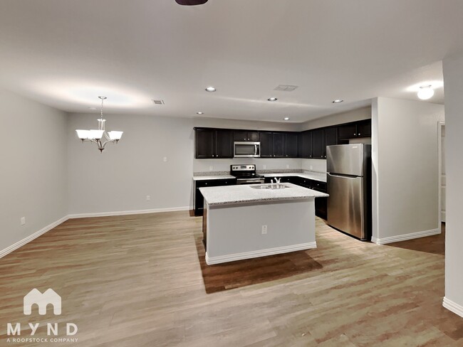 Building Photo - 10528 Many Oaks Dr