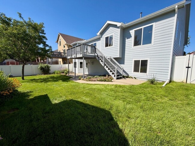 Building Photo - 1702 70th Ave