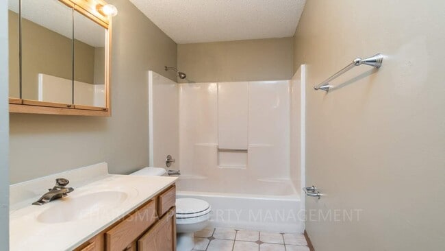 Building Photo - MULTI-LEVEL 3 BD, 2 BA HOUSE WITH FENCED IN YARD, DOUBLE ATTACHED GARAGE, SHED, MURPHY BED, 3 FAM...