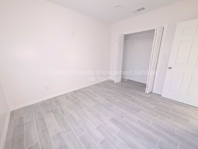 Building Photo - 4064 E 60th St