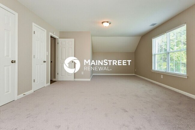 Building Photo - 4 Bedroom Pet-Friendly Home in Decatur, GA with Main Street Renewal