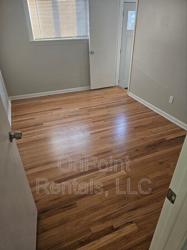 Building Photo - 26539 Clarita St
