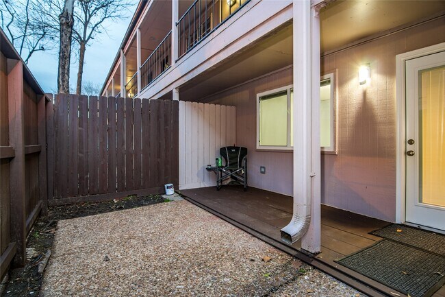 Building Photo - 12633 Memorial Dr