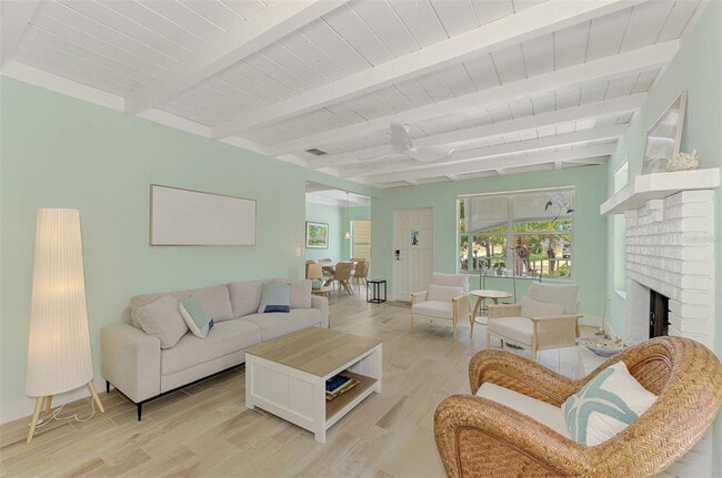 Building Photo - 5253 Avenida Del Mare