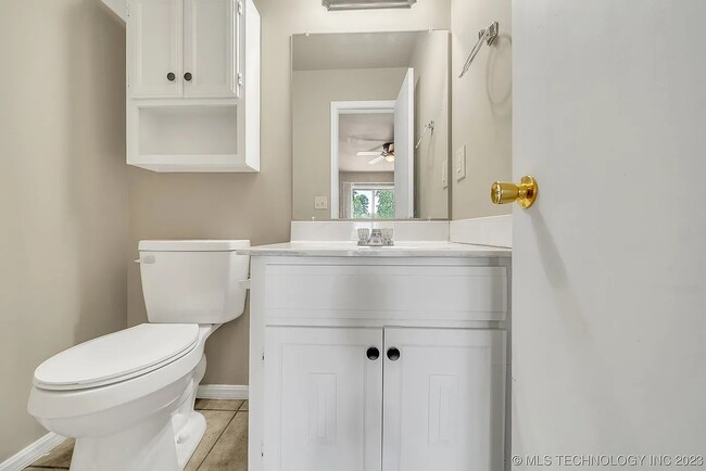 Building Photo - 6806 S Toledo Ave