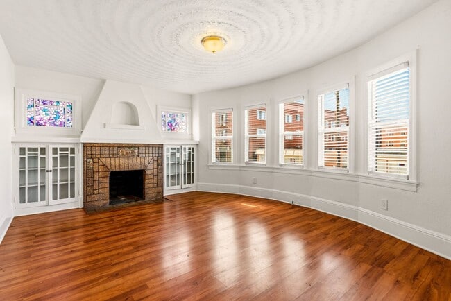 Building Photo - Spacious 3-Bedroom House in Oakland's Meadow Brook