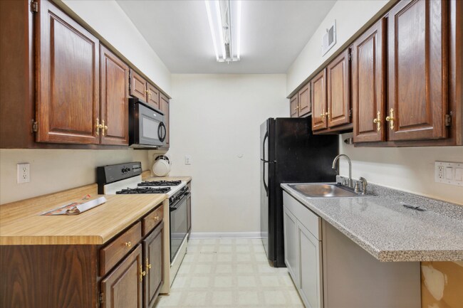 Building Photo - 9001 Ridge Ave