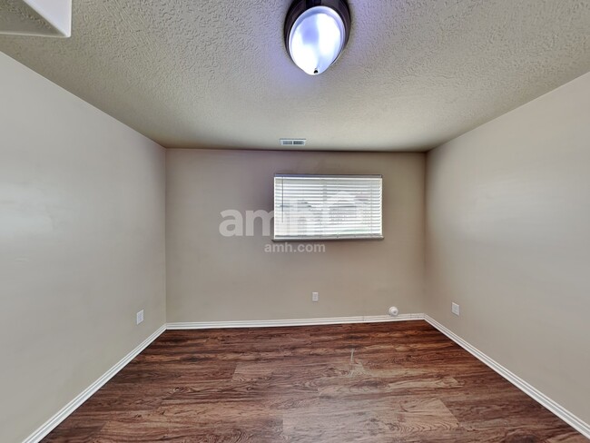 Building Photo - 498 N 500 W