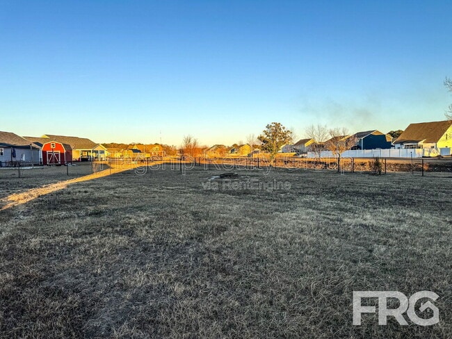 Building Photo - 200 Willow Pond Dr