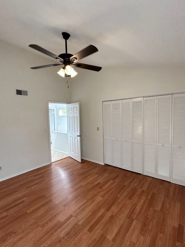 Building Photo - Two story 2 bed 1.5 bath home with brand n...