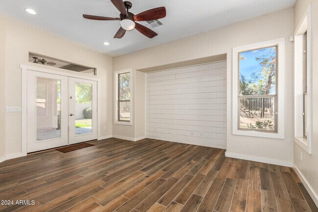 Building Photo - 756 W Citrus Way