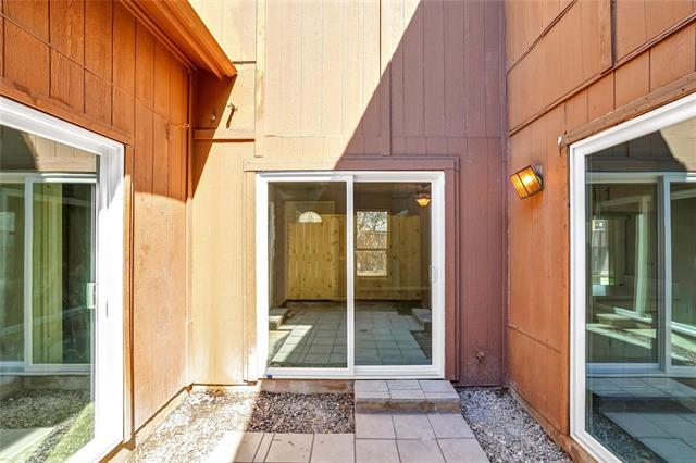 Building Photo - 9724 Summerwood Cir