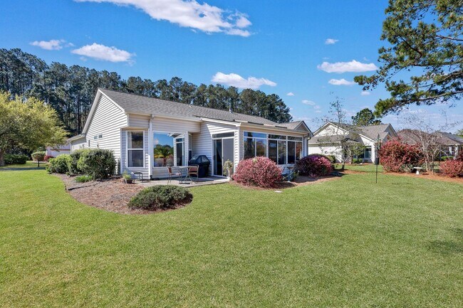 Building Photo - Charming 2 Bed, 2 Bath Rental with Lagoon Views in Sun City!