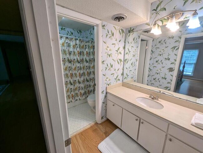 Building Photo - Furnished rental Forest Acres