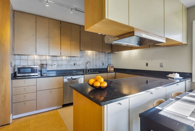 Building Photo - Downtown Anchorage Two Bedroom Two Bath wi...