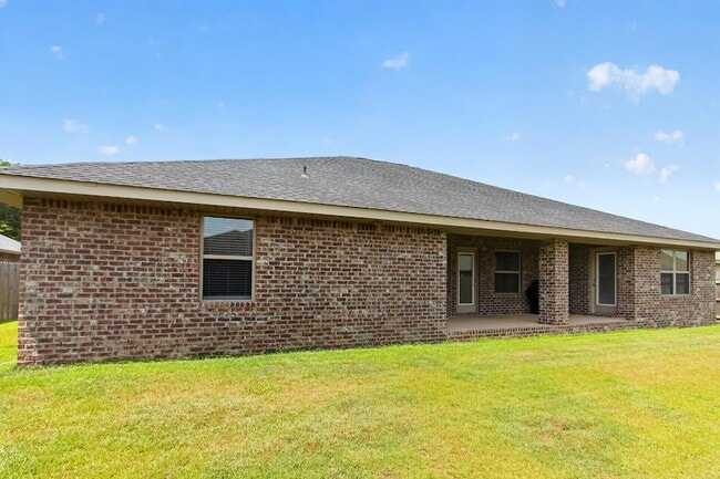 Building Photo - 5823 Crestlake Dr