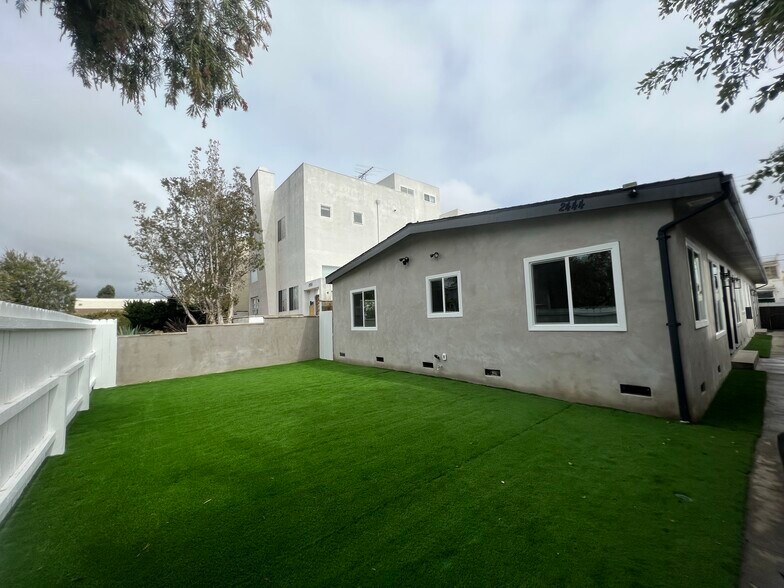 Building Photo - 2444 Chelsea Pl