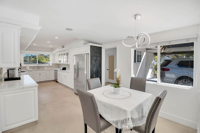 KITCHEN - 16047 Meadowcrest Rd