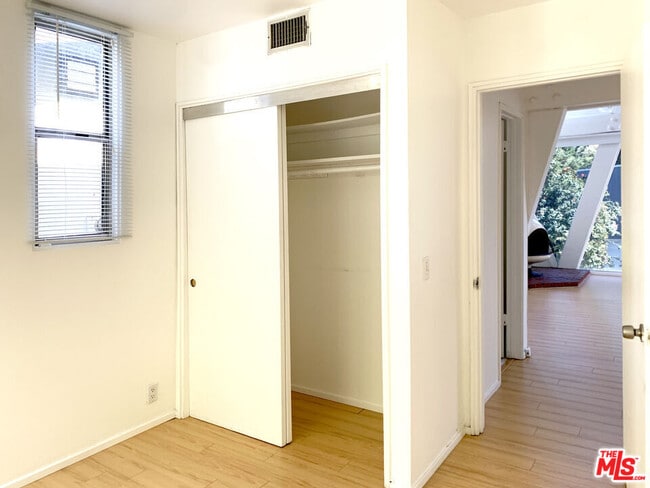 Building Photo - 8437 Ridpath Dr