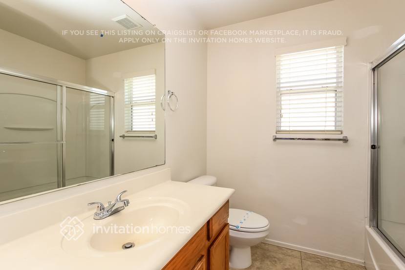 Building Photo - 11747 N 148th Ave