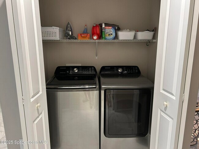 Building Photo - 3931 Playa Del Sol Dr