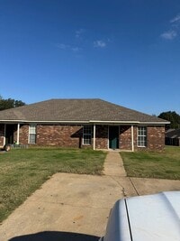 Building Photo - 304 Lisa Cove