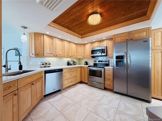 Building Photo - 8800 S Ocean Dr