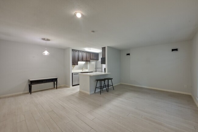 Building Photo - 1860 White Oak Dr