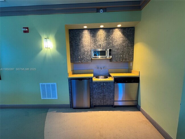 Building Photo - 9201 Collins Ave