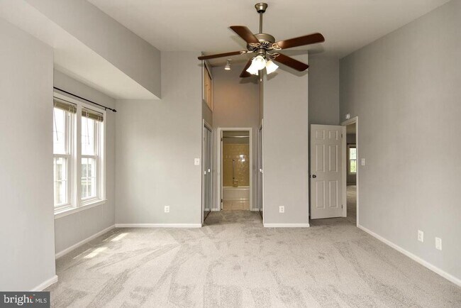 Building Photo - 4056 Grays Pointe Ct