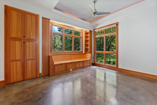 Building Photo - 817 Oasis Dr