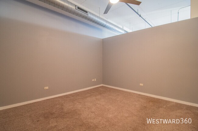 Building Photo - 1224 W Van Buren St