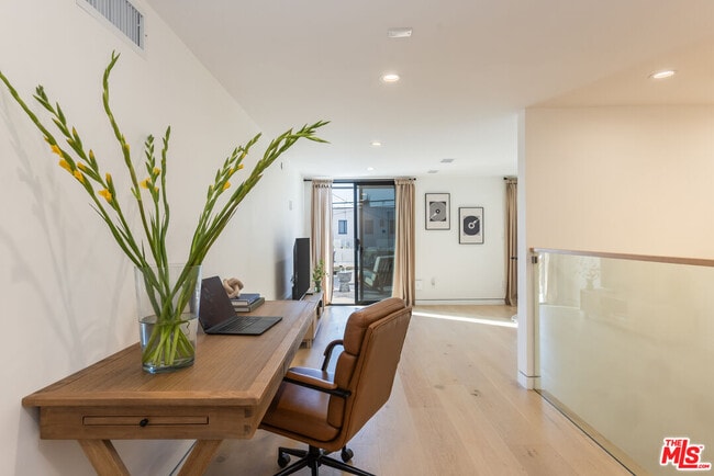 Building Photo - 1161 Stearns Dr