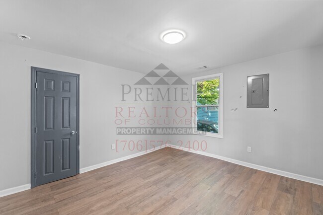 Building Photo - 615 32nd St