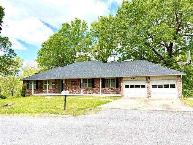 Spacious 4 bedroom, 2.5 bath house near B... - Spacious 4 bedroom, 2.5  bath house near B...