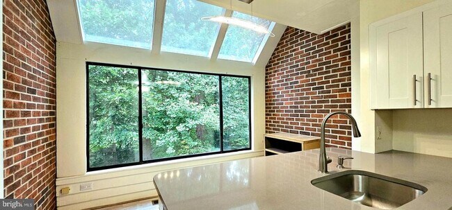 Building Photo - 8729 Sheridan Farms Ct