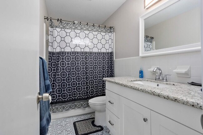 Building Photo - 4070 Arbutus Dr