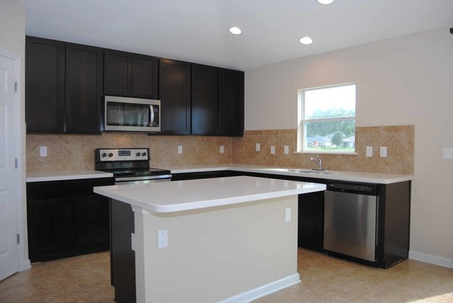 Building Photo - On the Pond in Timber Creek!