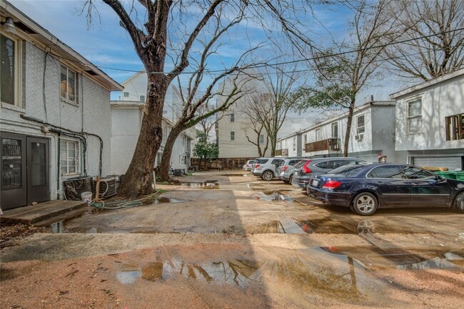 Building Photo - 1826 W Main St