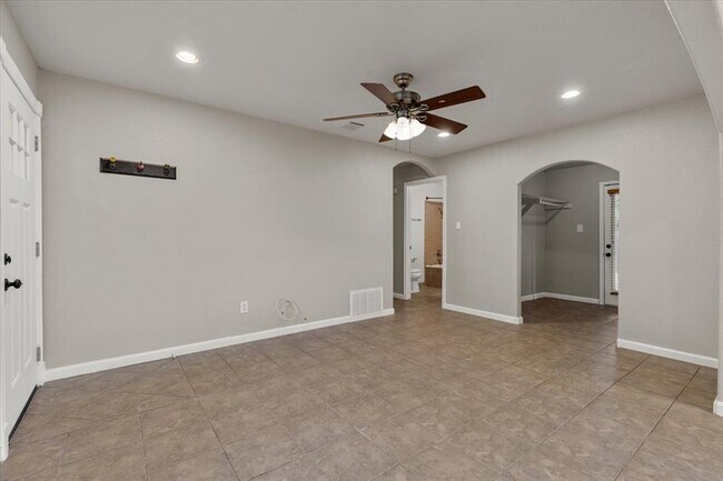 Building Photo - 7604 Robalo Rd