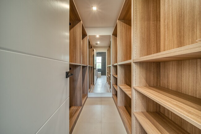 Building Photo - 5818 NW 119th Dr