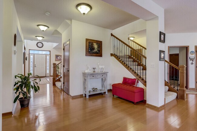 Building Photo - Grand 5 bed 4.5 bath Maple Grove Home w/ 3-Car Garage! Fully Furnished