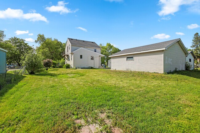 Building Photo - 749 Appleton Rd