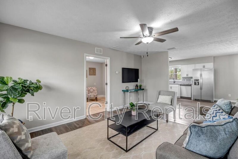 Building Photo - 743 Trambley Dr E