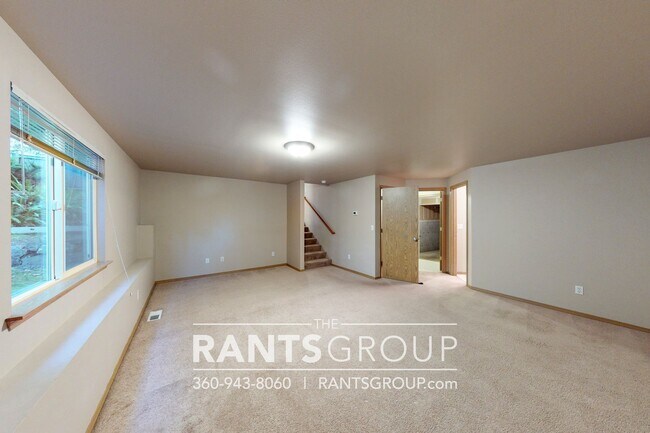 Building Photo - Great Location!  Quiet Neighborhood!