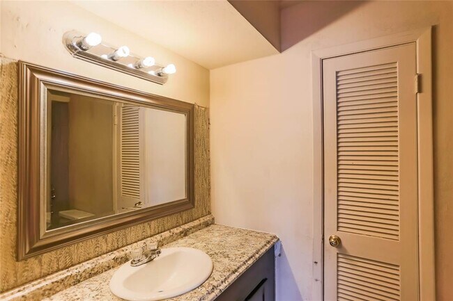 Building Photo - 9901 Sharpcrest St